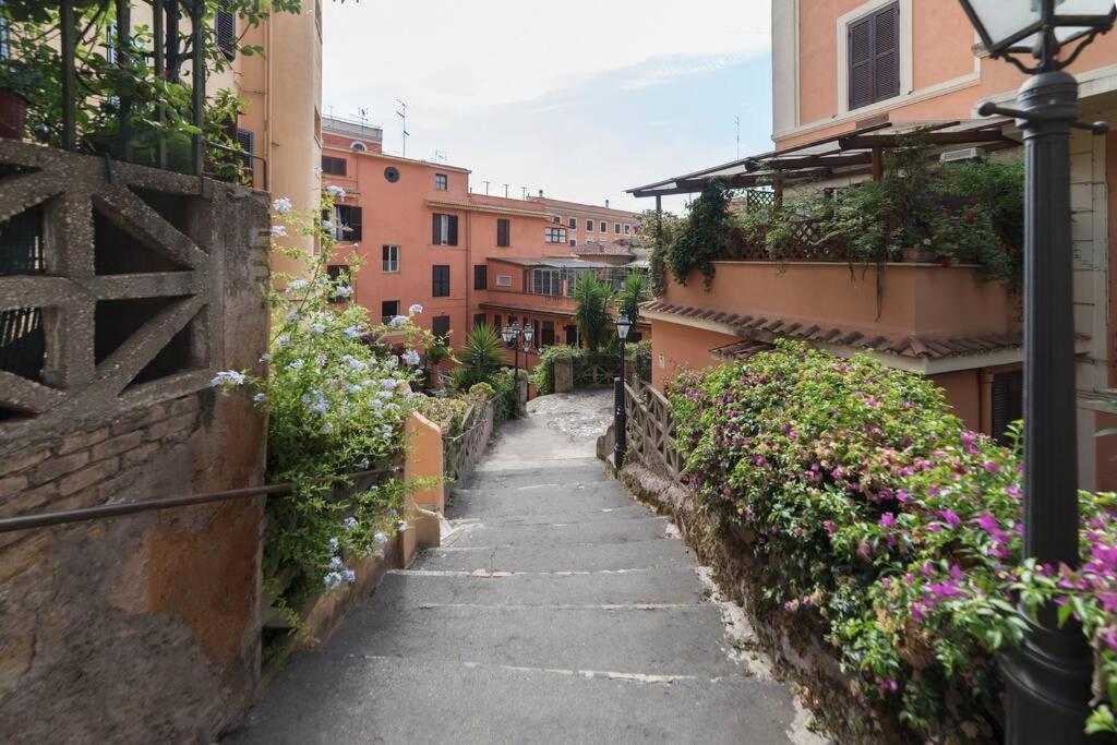Elegante Open Space Con Vasca Idromassaggio A Trastevere Luaran gambar